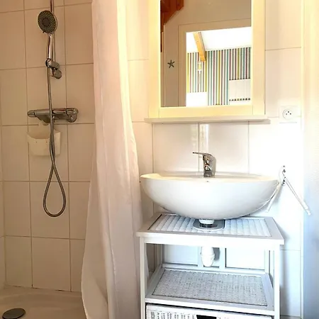 Holiday home Maison Bretonne A 200m De La Saint-guirec, Ploumanac'h, 2 Chambres, Jardin Ferme - Fr-1-368-124 *